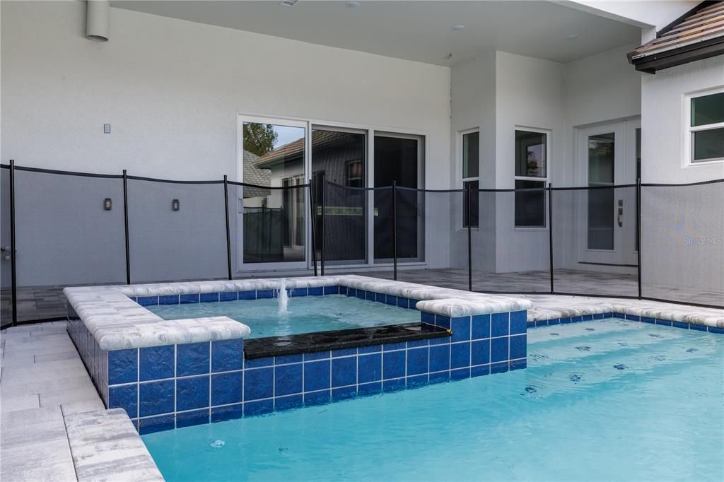 En Venta: $1,075,000 (4 camas, 3 baños, 2376 Pies cuadrados)