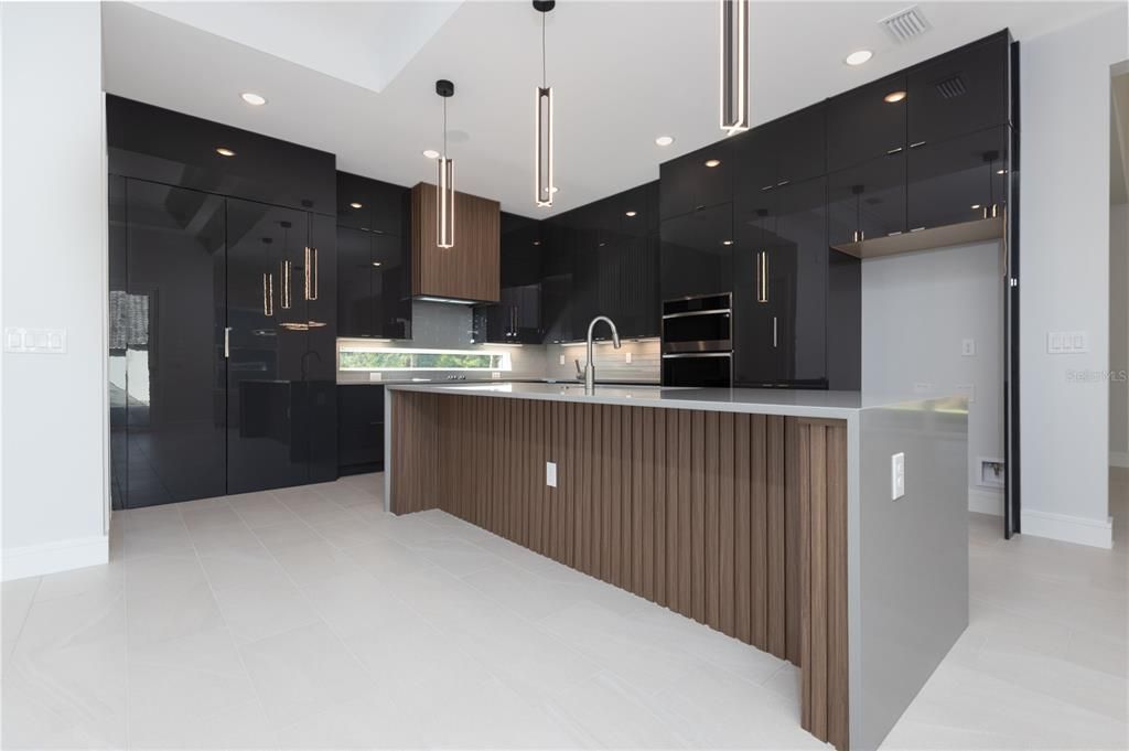 En Venta: $1,075,000 (4 camas, 3 baños, 2376 Pies cuadrados)