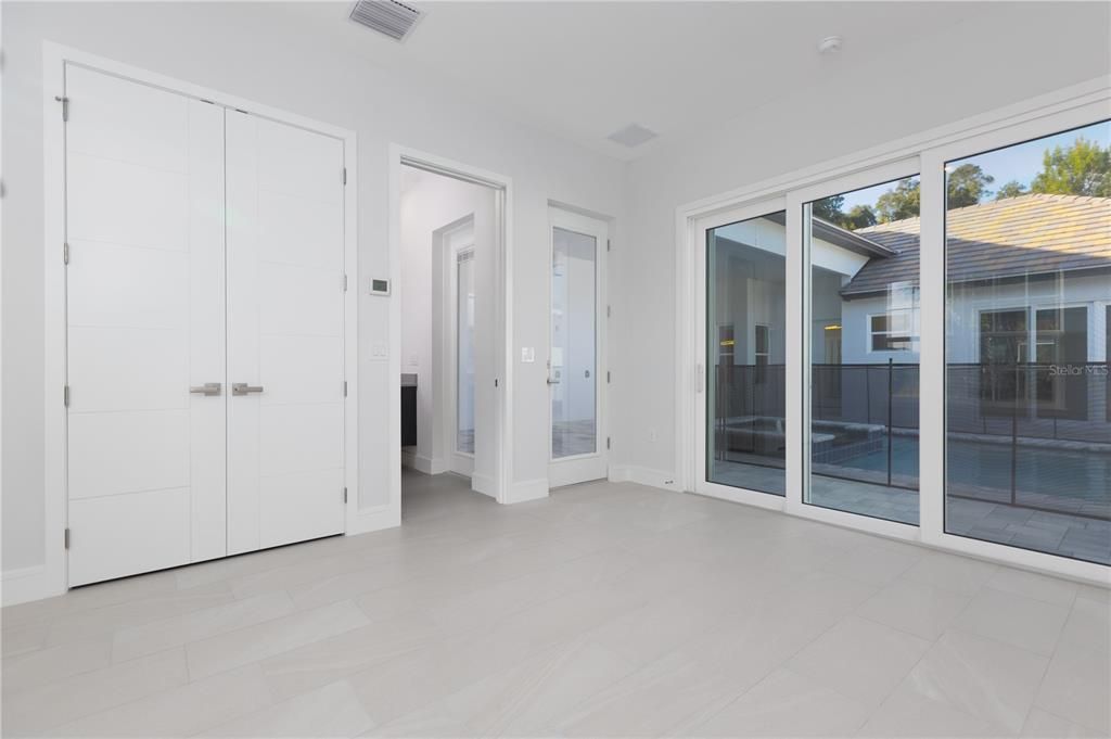 En Venta: $1,075,000 (4 camas, 3 baños, 2376 Pies cuadrados)