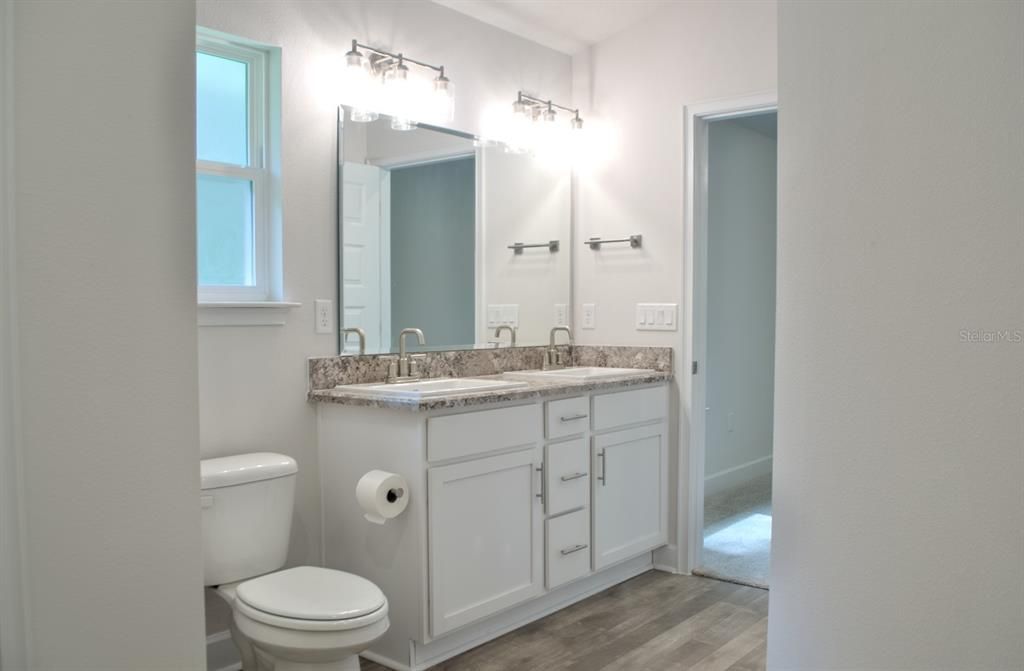 En Venta: $357,900 (4 camas, 2 baños, 1820 Pies cuadrados)