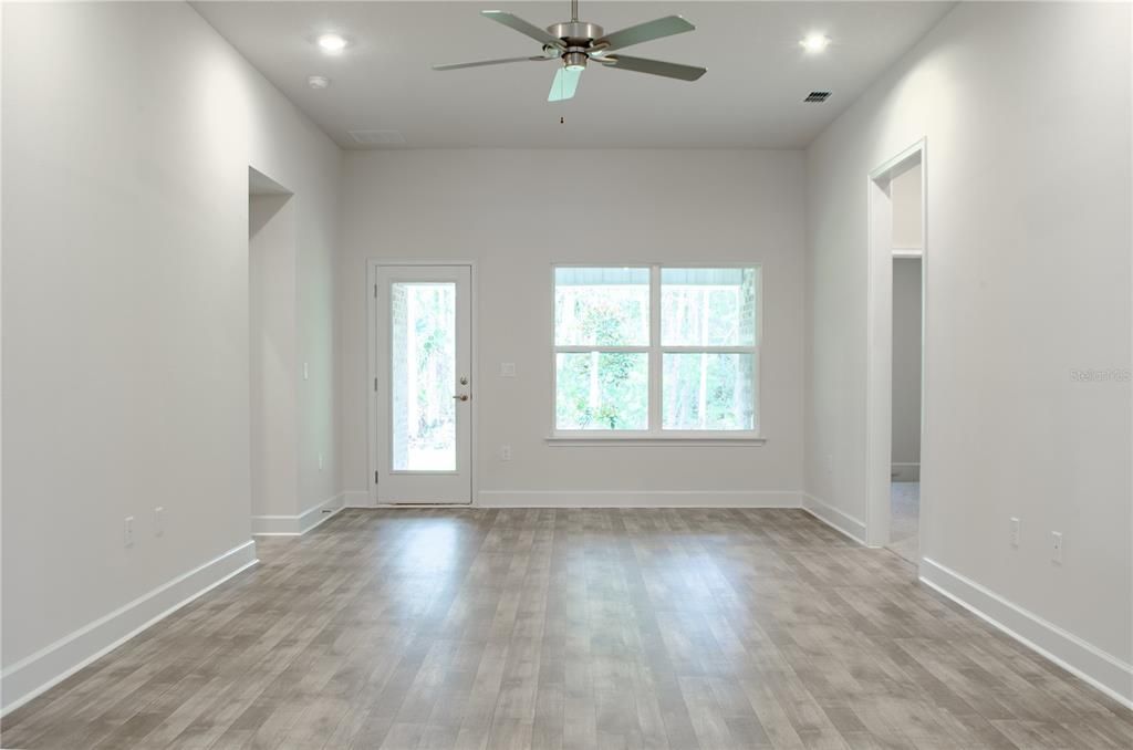 En Venta: $357,900 (4 camas, 2 baños, 1820 Pies cuadrados)