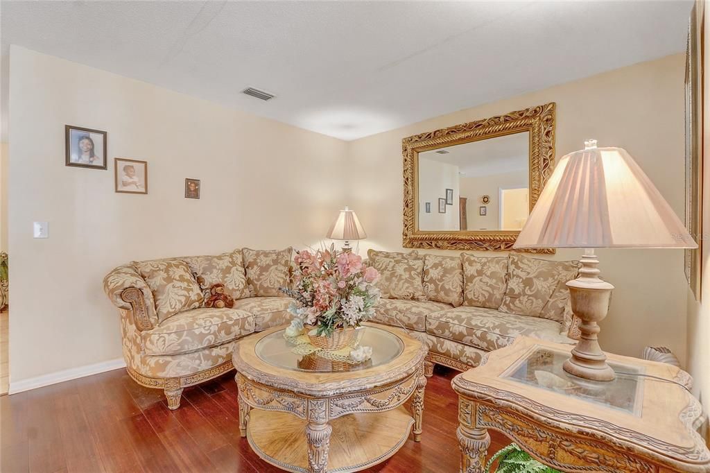 待售: $280,000 (3 贝兹, 2 浴室, 1880 平方英尺)