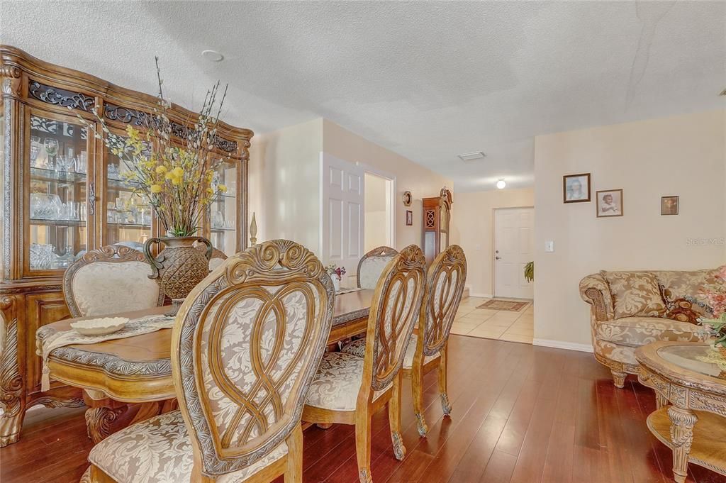 待售: $280,000 (3 贝兹, 2 浴室, 1880 平方英尺)