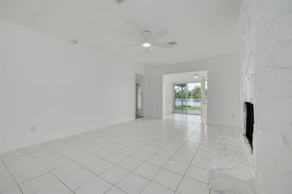 待售: $530,000 (2 贝兹, 2 浴室, 999 平方英尺)