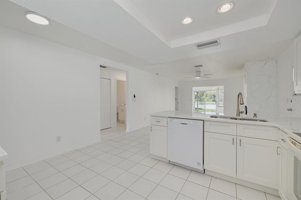 待售: $530,000 (2 贝兹, 2 浴室, 999 平方英尺)