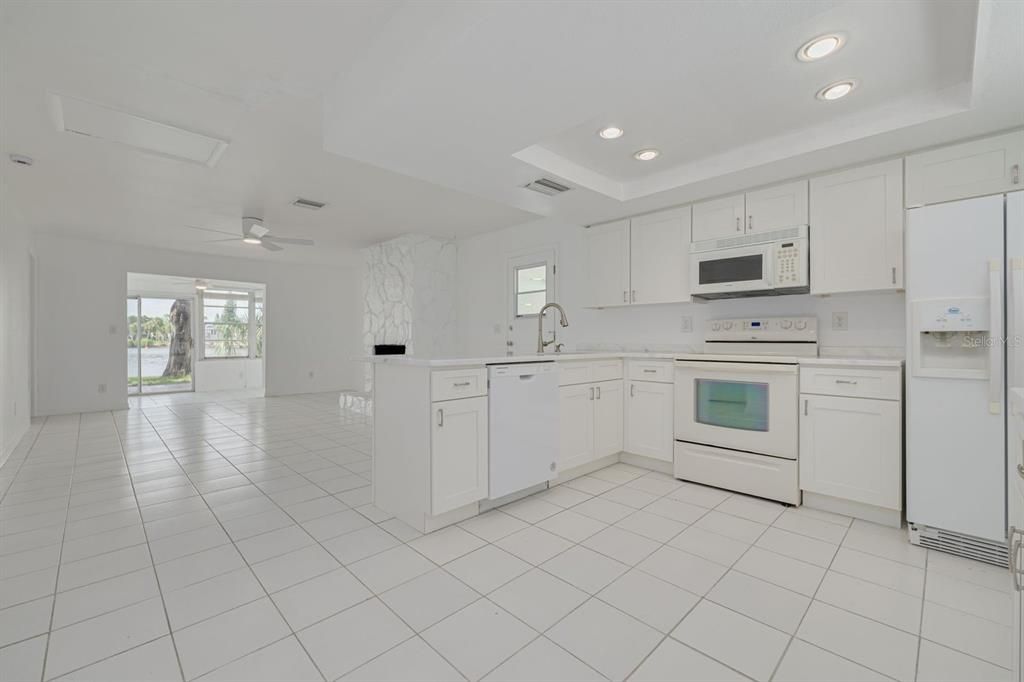 待售: $530,000 (2 贝兹, 2 浴室, 999 平方英尺)