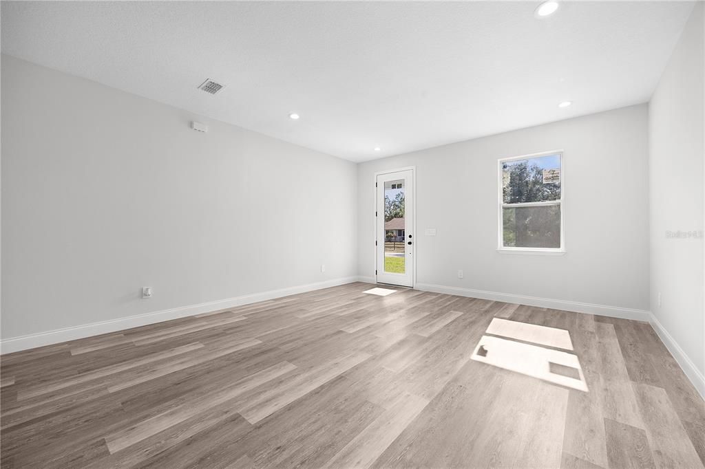 For Sale: $385,000 (4 beds, 3 baths, 1681 Square Feet)