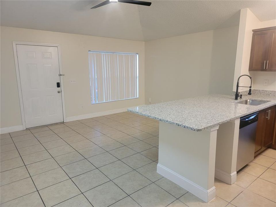 For Rent: $2,000 (3 beds, 2 baths, 1059 Square Feet)
