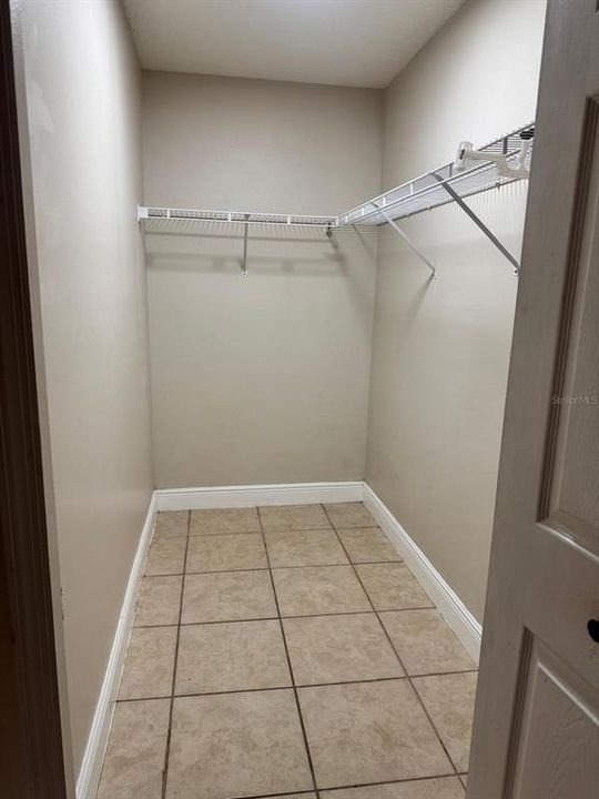 For Rent: $2,000 (3 beds, 2 baths, 1059 Square Feet)