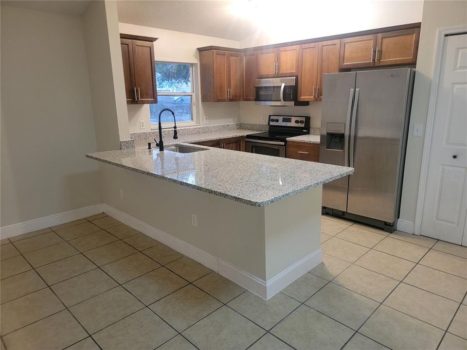 For Rent: $2,000 (3 beds, 2 baths, 1059 Square Feet)