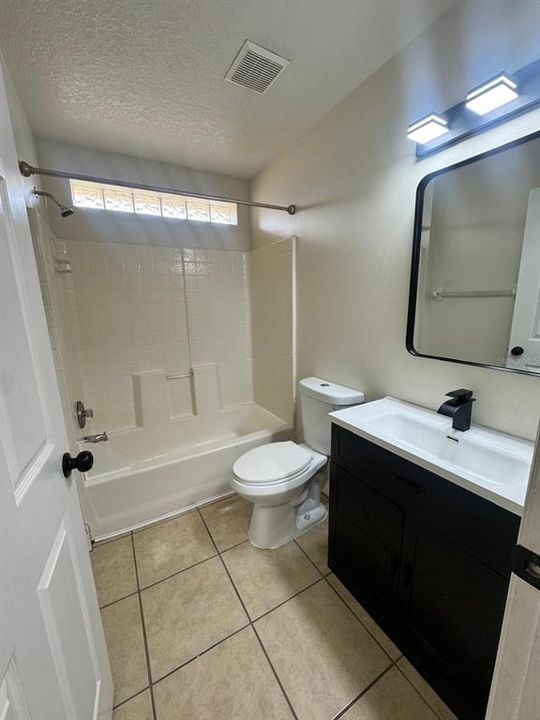 For Rent: $2,000 (3 beds, 2 baths, 1059 Square Feet)