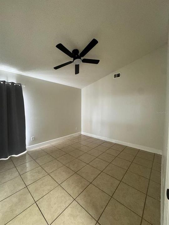 For Rent: $2,000 (3 beds, 2 baths, 1059 Square Feet)