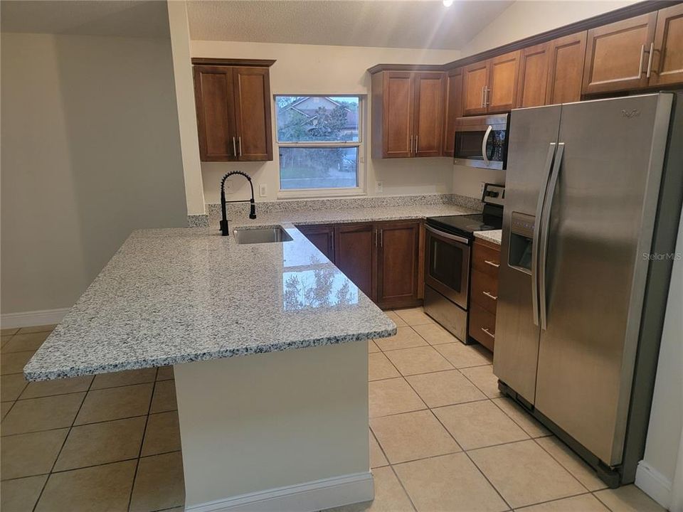 For Rent: $2,000 (3 beds, 2 baths, 1059 Square Feet)
