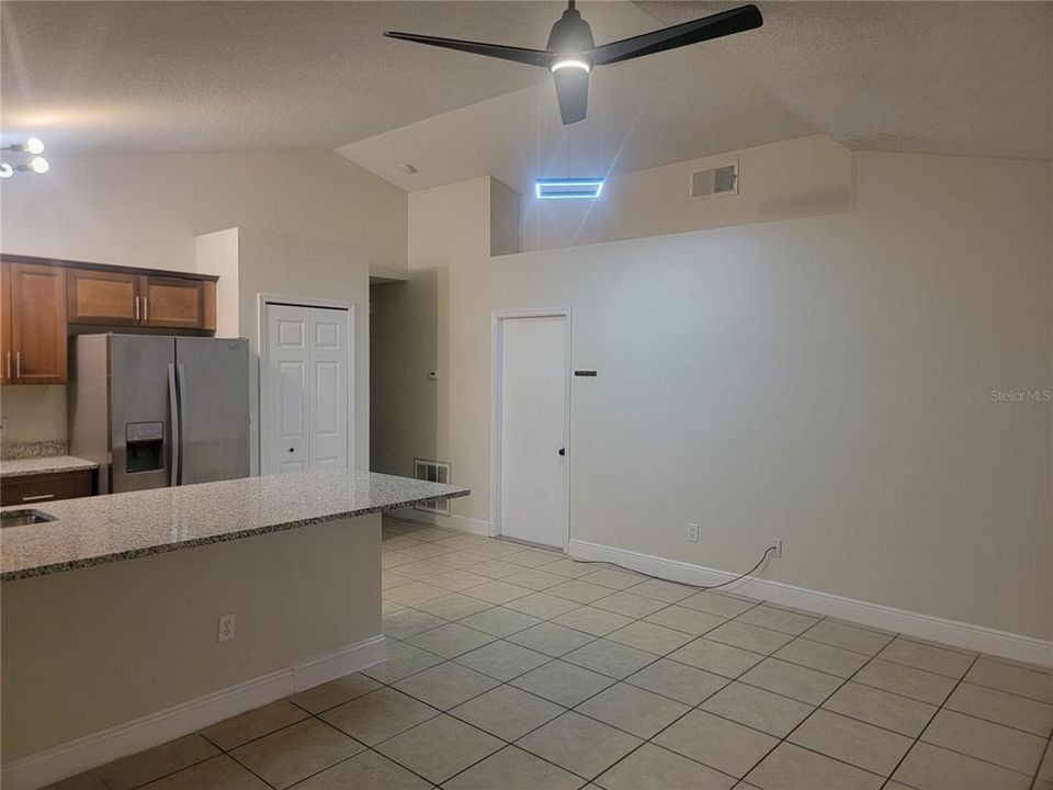 For Rent: $2,000 (3 beds, 2 baths, 1059 Square Feet)