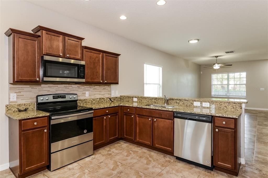 For Sale: $350,000 (3 beds, 2 baths, 1690 Square Feet)