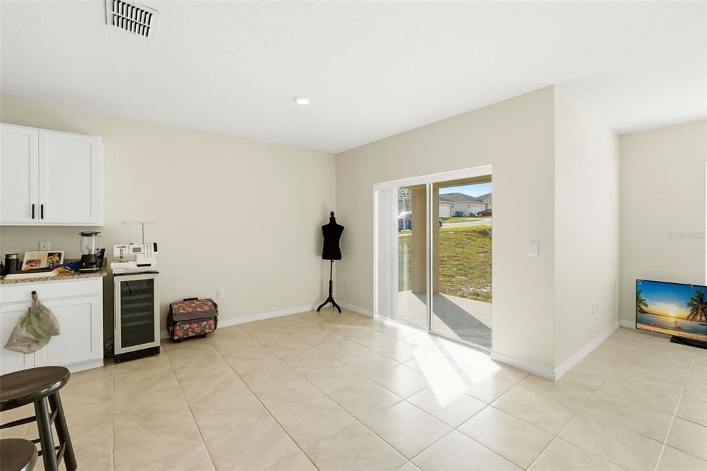 待售: $349,000 (4 贝兹, 2 浴室, 1867 平方英尺)