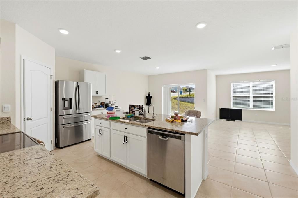 待售: $349,000 (4 贝兹, 2 浴室, 1867 平方英尺)