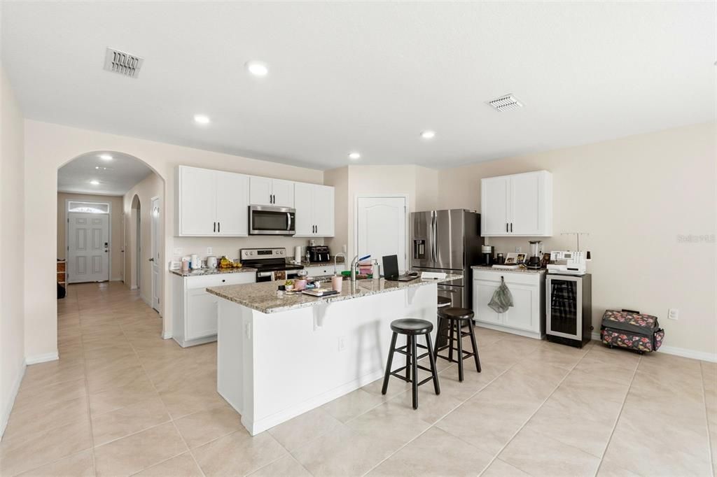 待售: $349,000 (4 贝兹, 2 浴室, 1867 平方英尺)