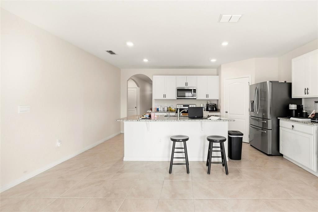 待售: $349,000 (4 贝兹, 2 浴室, 1867 平方英尺)