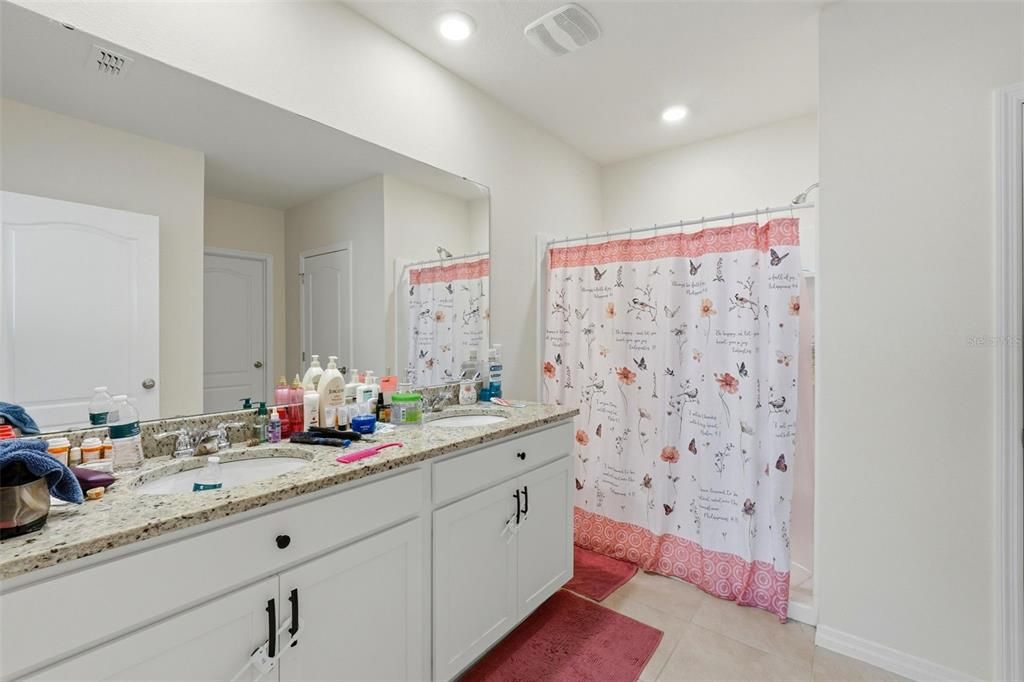 待售: $349,000 (4 贝兹, 2 浴室, 1867 平方英尺)