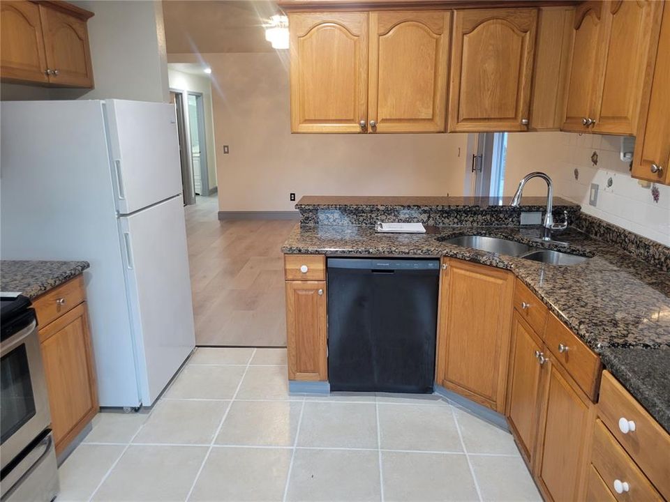 待售: $349,900 (3 贝兹, 2 浴室, 1144 平方英尺)