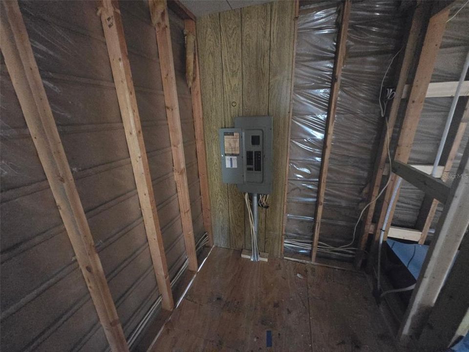 Active With Contract: $156,900 (3 beds, 2 baths, 1464 Square Feet)