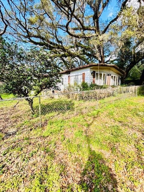 For Sale: $159,900 (3 beds, 2 baths, 1464 Square Feet)