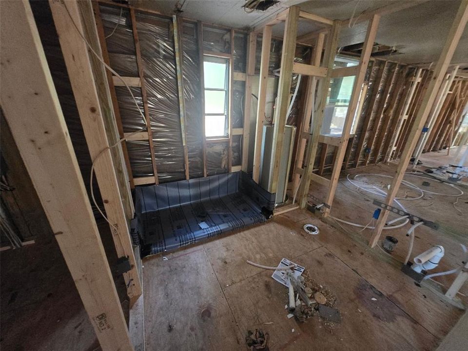 Active With Contract: $156,900 (3 beds, 2 baths, 1464 Square Feet)