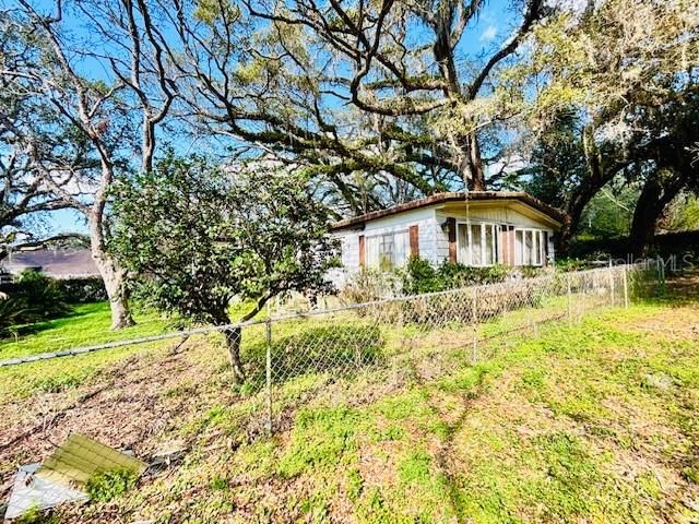 For Sale: $159,900 (3 beds, 2 baths, 1464 Square Feet)