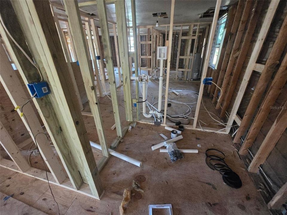 Active With Contract: $156,900 (3 beds, 2 baths, 1464 Square Feet)