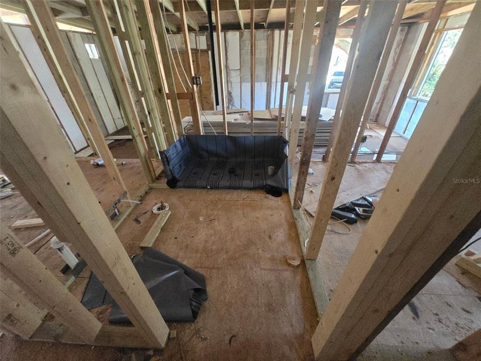 Active With Contract: $156,900 (3 beds, 2 baths, 1464 Square Feet)