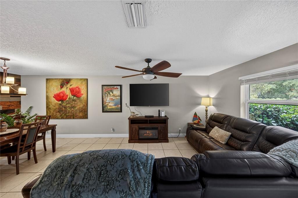 На продажу: $514,999 (3 спален, 2 ванн, 1734 Квадратных фут)