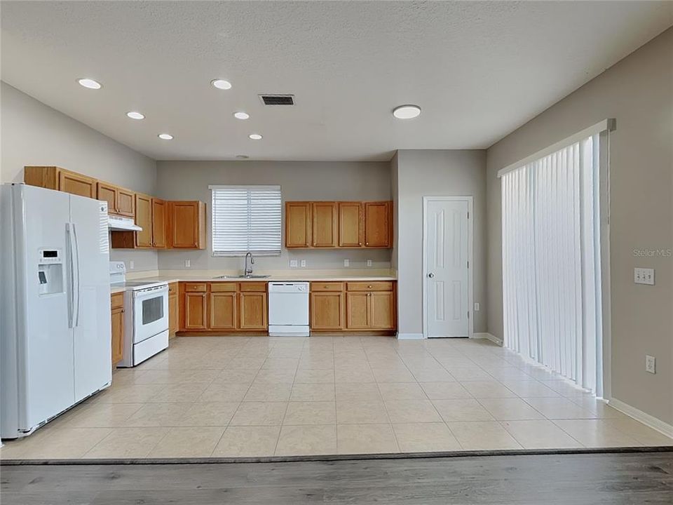 For Rent: $2,169 (3 beds, 2 baths, 2649 Square Feet)