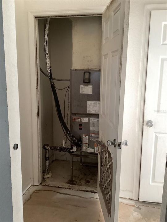 For Sale: $149,900 (3 beds, 1 baths, 838 Square Feet)