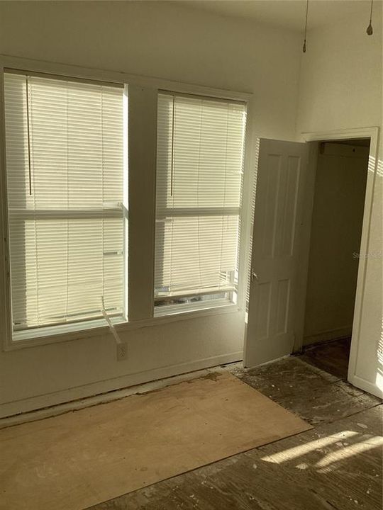 For Sale: $149,900 (3 beds, 1 baths, 838 Square Feet)