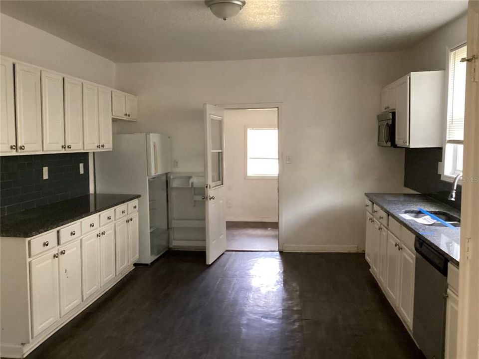 For Sale: $149,900 (3 beds, 1 baths, 838 Square Feet)