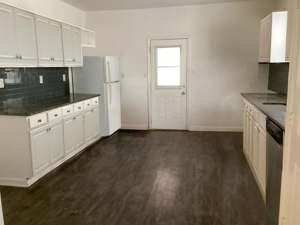 For Sale: $149,900 (3 beds, 1 baths, 838 Square Feet)