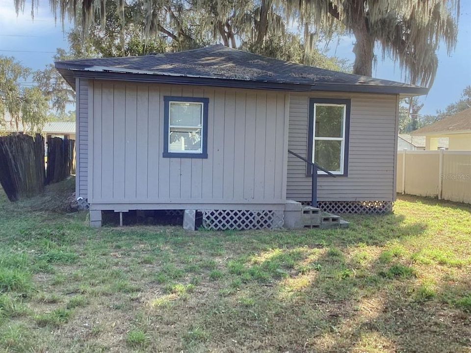 For Sale: $149,900 (3 beds, 1 baths, 838 Square Feet)
