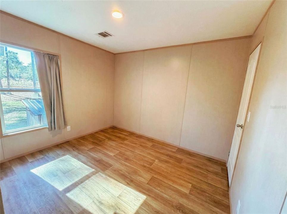 For Sale: $230,000 (3 beds, 2 baths, 1216 Square Feet)