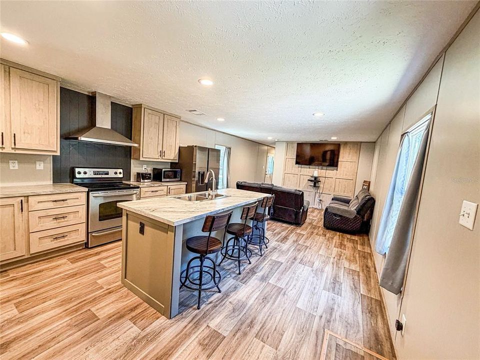 For Sale: $230,000 (3 beds, 2 baths, 1216 Square Feet)