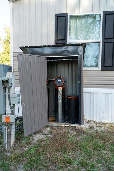 For Sale: $230,000 (3 beds, 2 baths, 1216 Square Feet)