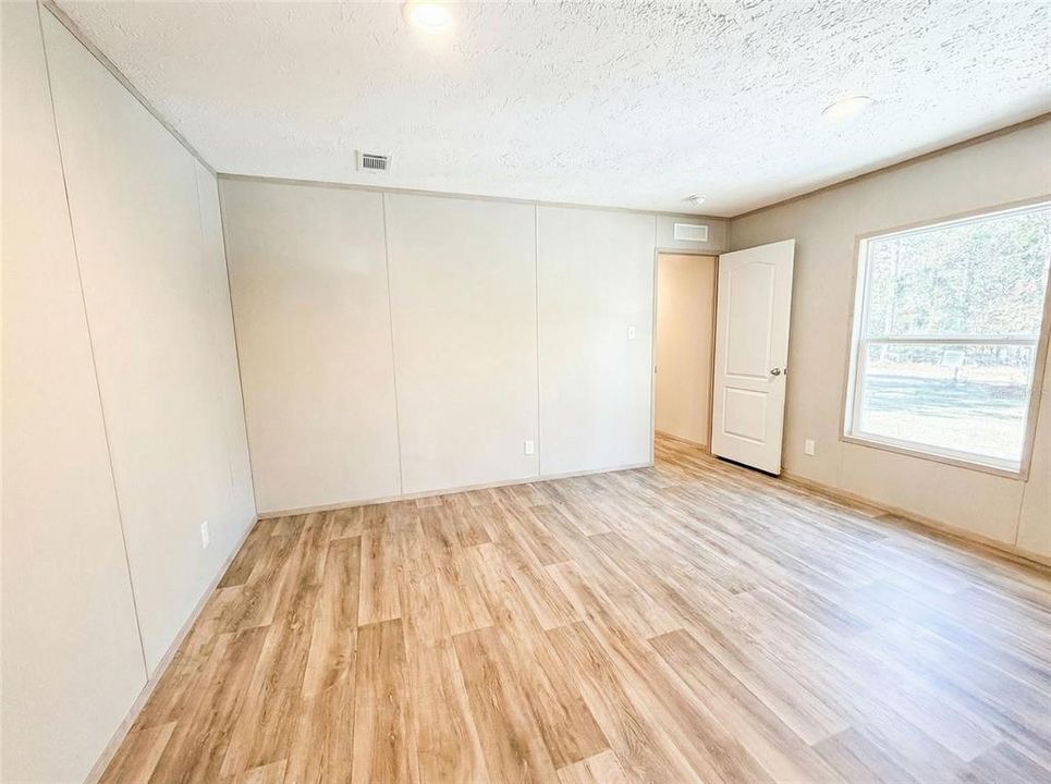 For Sale: $230,000 (3 beds, 2 baths, 1216 Square Feet)