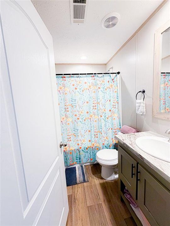 For Sale: $230,000 (3 beds, 2 baths, 1216 Square Feet)