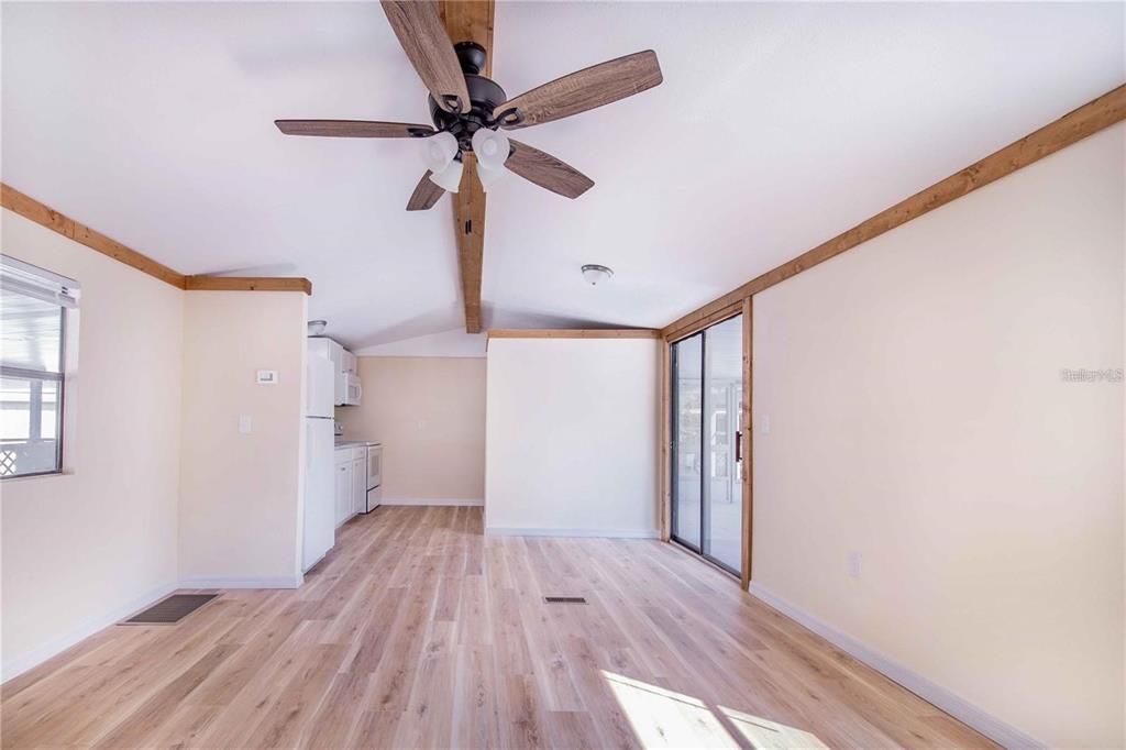 待售: $150,000 (2 贝兹, 2 浴室, 924 平方英尺)