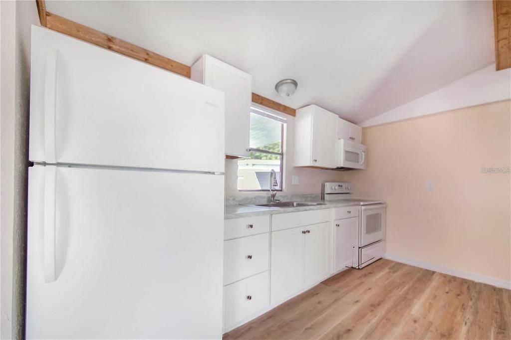 待售: $150,000 (2 贝兹, 2 浴室, 924 平方英尺)