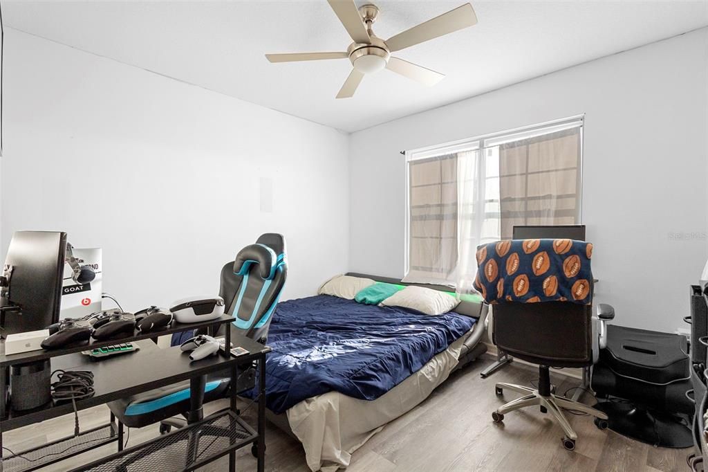 待售: $375,000 (5 贝兹, 3 浴室, 2594 平方英尺)