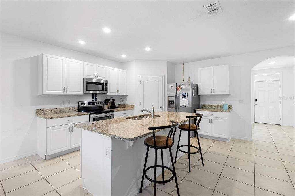 待售: $375,000 (5 贝兹, 3 浴室, 2594 平方英尺)