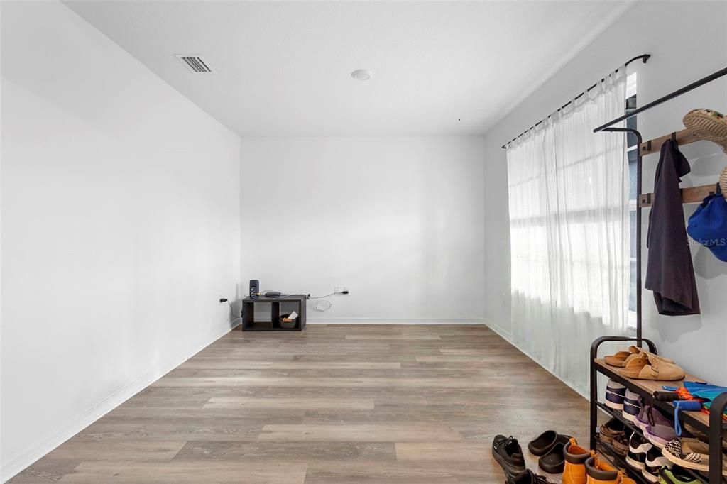 待售: $375,000 (5 贝兹, 3 浴室, 2594 平方英尺)