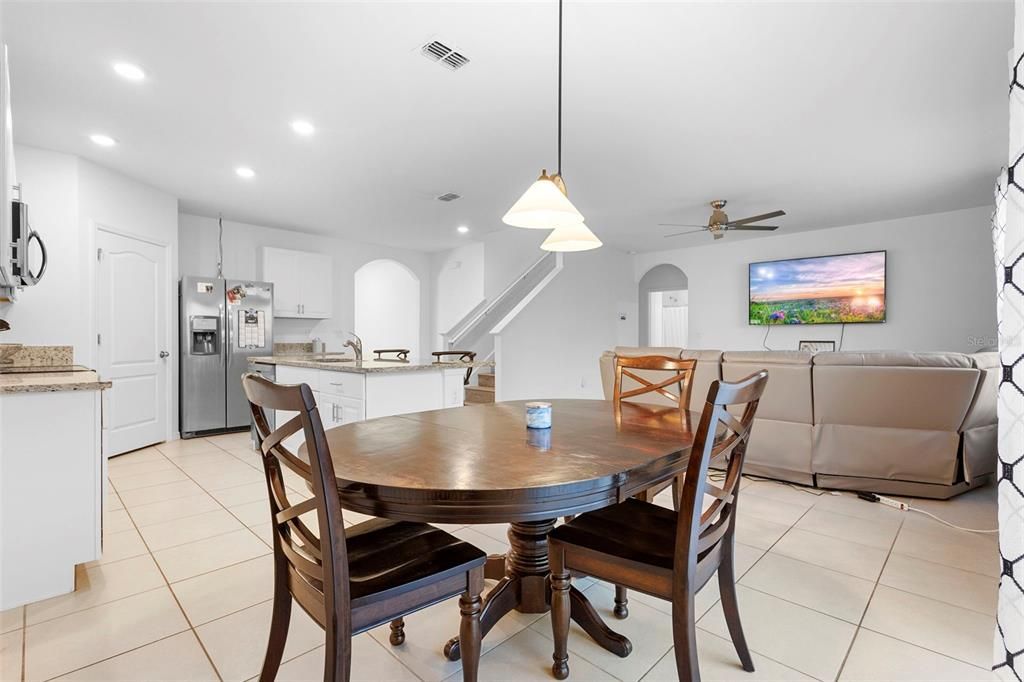 待售: $375,000 (5 贝兹, 3 浴室, 2594 平方英尺)