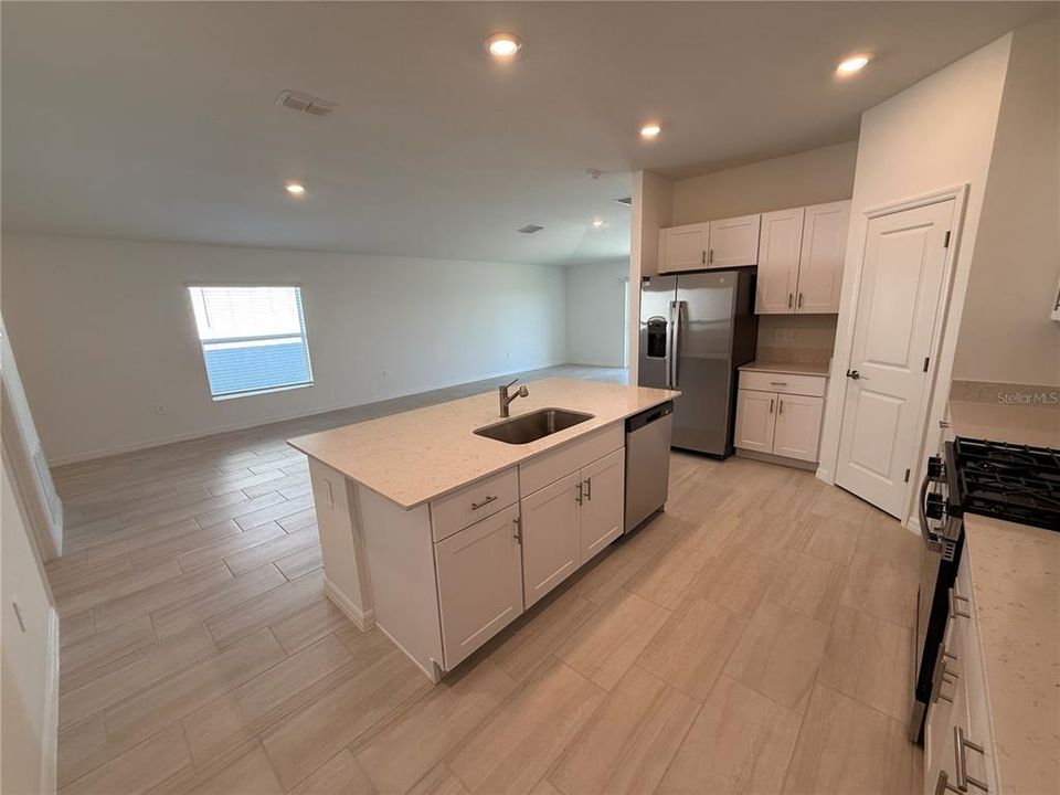 En Renta: $2,550 (4 camas, 2 baños, 1817 Pies cuadrados)